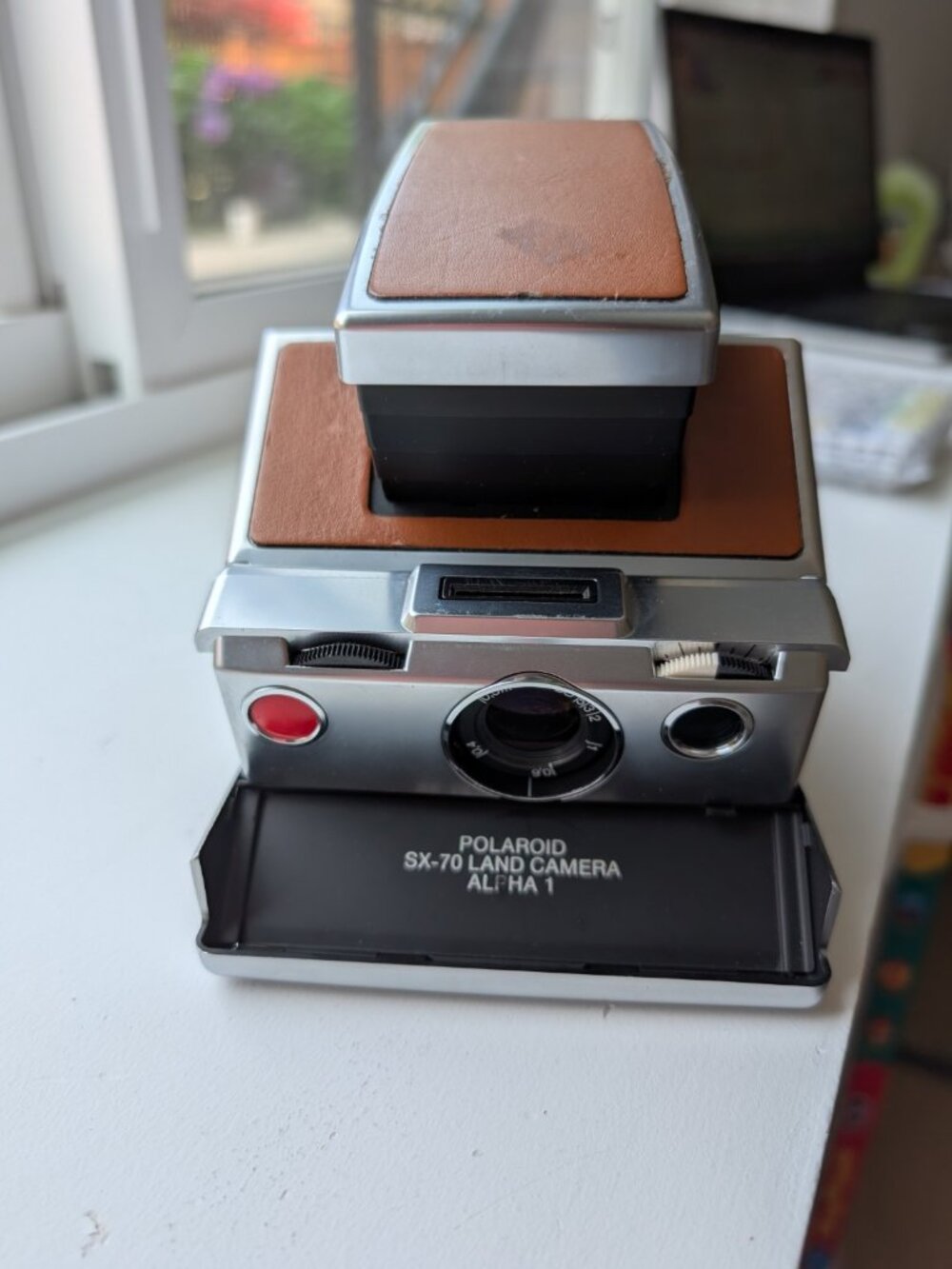 Polaroid SX-70 Alpha 1 Instant Film Camera Bundle | Original Leather Case